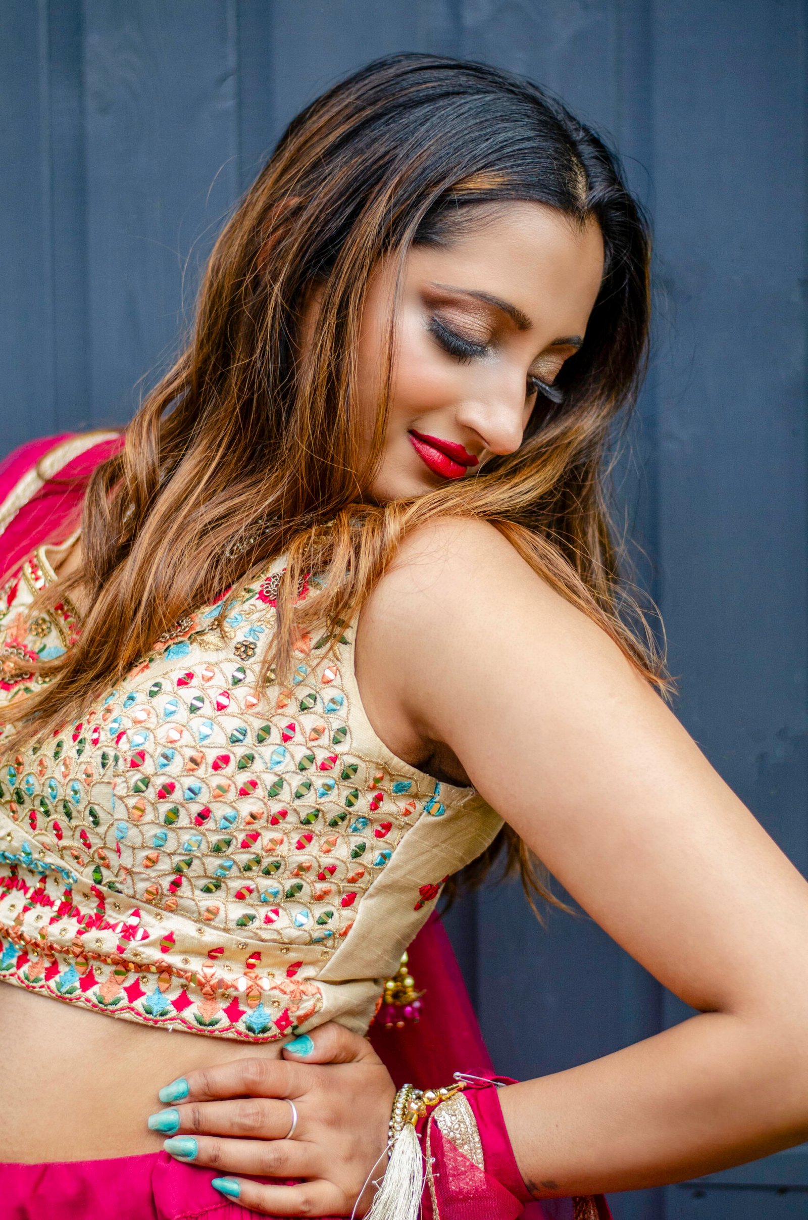 Intimate close portrait, gold embroidery — MZ Photographer Portrait Photography