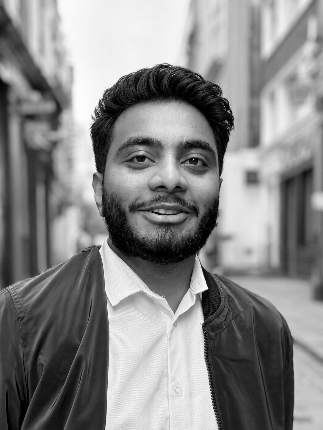 Black & white street portrait — MZ Photographer Portrait Photography